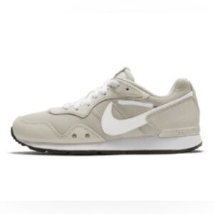Nike venture runner